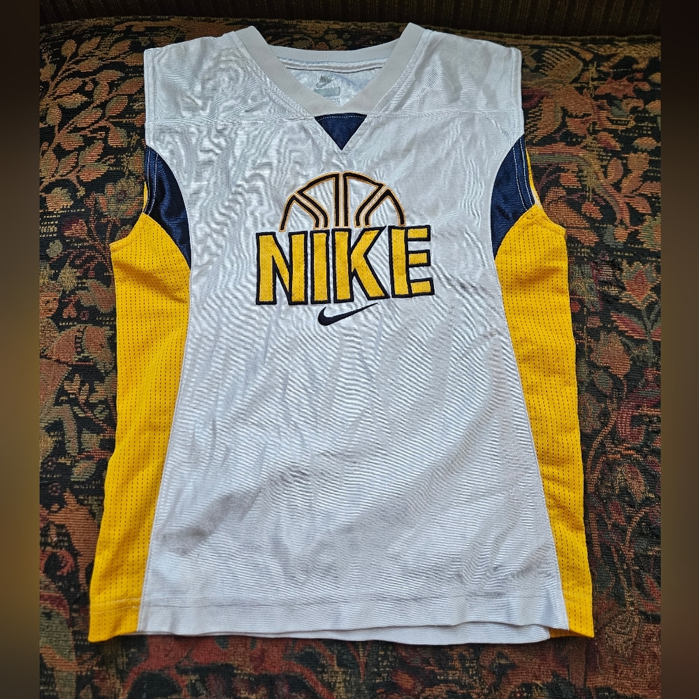 Nike Boys size 6 tank